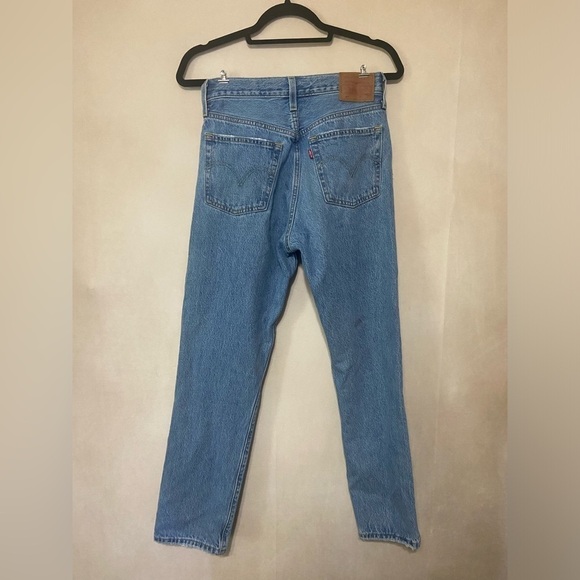 Levi's 501 Original Fit women's 26/28 medium wash distressed knee jeans EUC - Picture 3 of 10